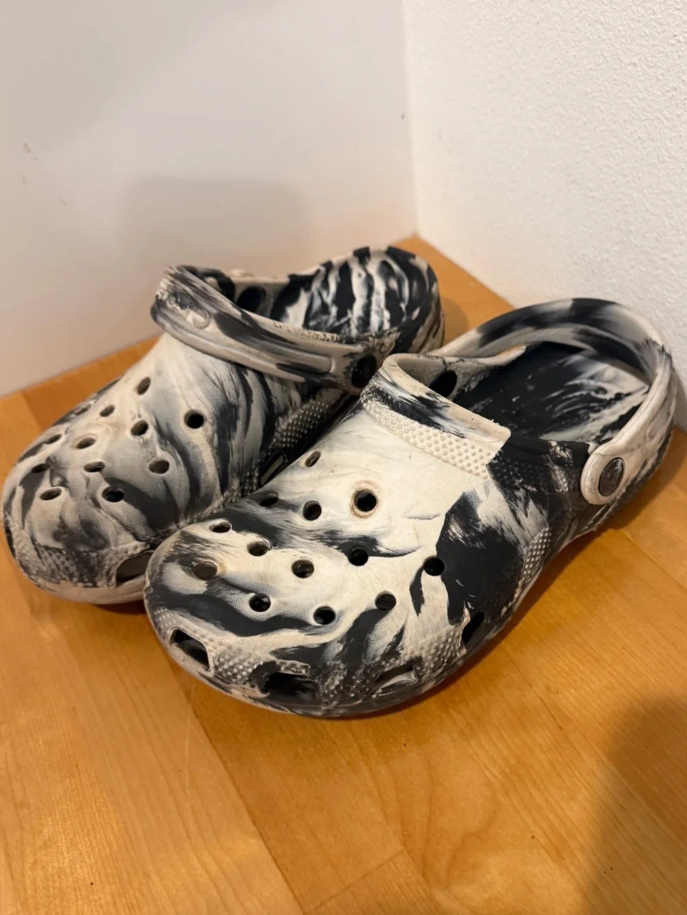 Crocs Kids Swirl Clog Shoes in Black and White